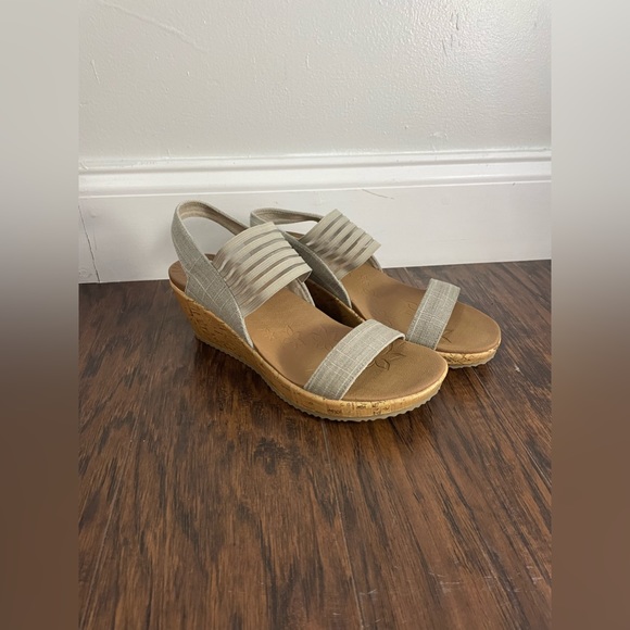 Skechers Beverley smitten kitten luxe foam wedge sandal women used like new - Picture 2 of 8